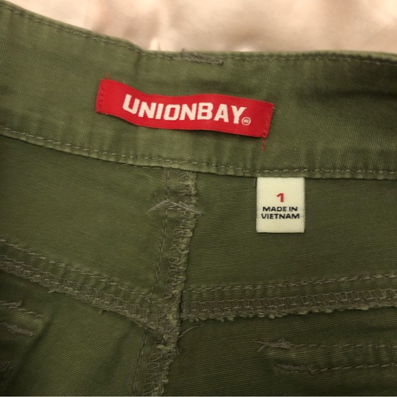 sold-depop : y2k olive green mid rise cargo shorts - Picture 2 of 4